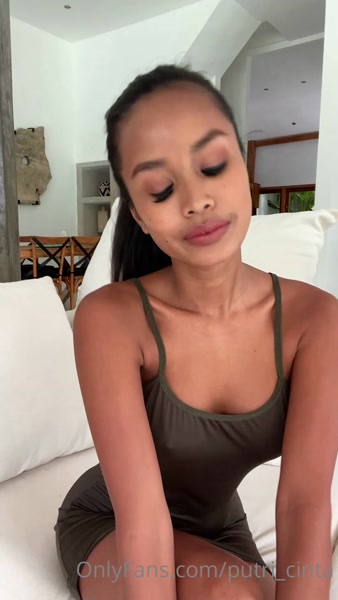 Putri Cinta sexy video thumbnail